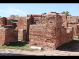 03799 ostia - regio i - insula v - botteghe (i,v,1) (opus mixtum) - 1. raum an der ecke via dei dipinti - via del capitolium - 09-2022.jpg